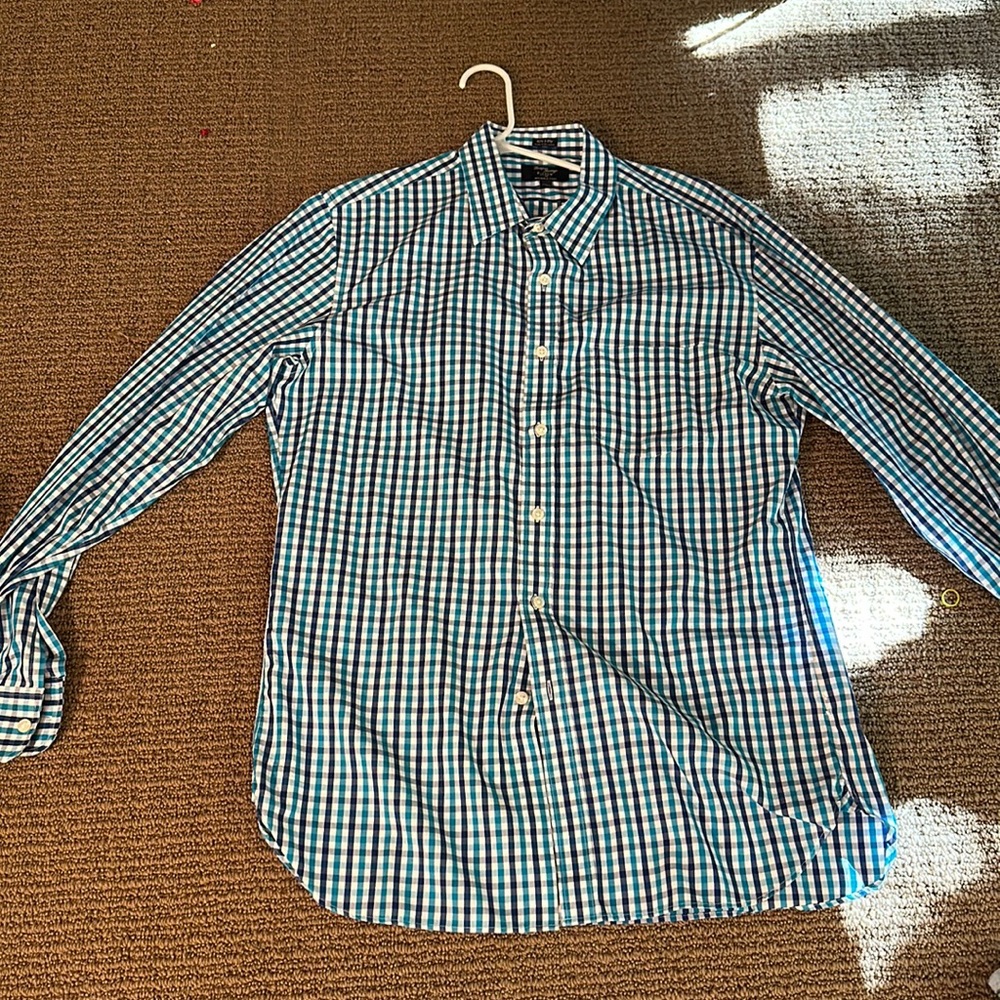 J Crew pattern shirt, men’s large with a collar with buttons and a pocket